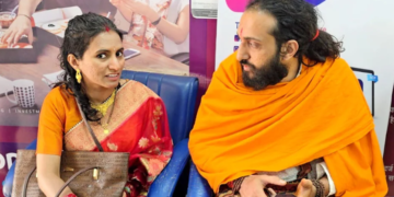 আই আই টি বাবাৰ পত্নীও মহাকাশ অভিযন্তা, ক’ত কেতিয়া কেনেকৈ বাবা অভয়ৰ সৈতে পৰিচিত হ’ল উচ্চশিক্ষিতা প্ৰীতিকা?