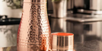 তামৰ পাত্ৰত পানী খাই? কেতিয়া মাৰাত্মক হ’ব পাৰে? কি ৰোগত তামৰ পাত্ৰত পানী নাখাব?