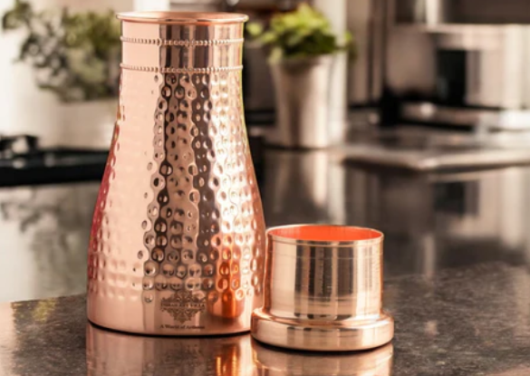 তামৰ পাত্ৰত পানী খাই? কেতিয়া মাৰাত্মক হ’ব পাৰে? কি ৰোগত তামৰ পাত্ৰত পানী নাখাব?