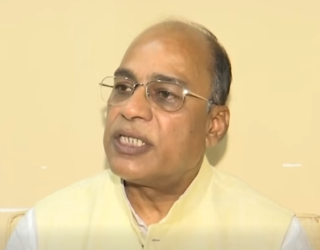 সকলো ওলাই আহক, আজি বতৰ বেয়া সেয়ে সোনকালে ওলাই আহি ভোট দিয়ক, ভোটদান কৰি অসমবাসীক কি ক’লে বিজয় গুপ্তাই?