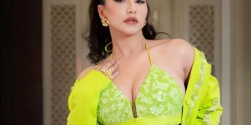 দেশ এৰিলে ছানী লিয়নে! বলীউড এৰি ক’ত ব্যস্ত অভিনেত্ৰীগৰাকী?