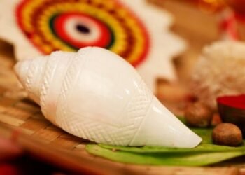 ঘৰত শংখ ৰাখিলে নকৰিব ভুল, নিয়ম নাজানিলে বিপদ অনিবাৰ্য!