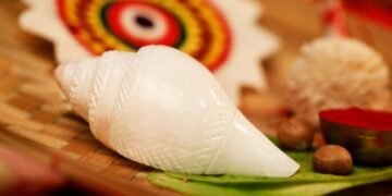 ঘৰত শংখ ৰাখিলে নকৰিব ভুল, নিয়ম নাজানিলে বিপদ অনিবাৰ্য!