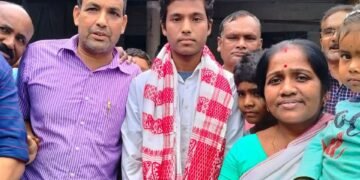 শীৰ্ষস্থান দখল কৰা জ্যোতিৰ্ময় দাসৰ পিতৃ চতুৰ্থ বৰ্গৰ কৰ্মচাৰী, উৰুখা পজাৰ পৰা ওলোৱা জ্যোতিৰ্ময়ৰ ভৱিষ্যতৰ সপোন কি?