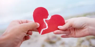 প্ৰথম প্ৰেমত প্ৰতাৰণা? এই ৫ টা টিপছে সহায় কৰিব আঘাত পাহৰাত!