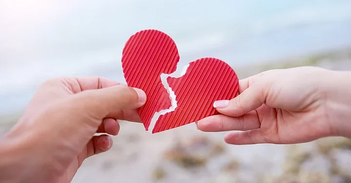 প্ৰথম প্ৰেমত প্ৰতাৰণা? এই ৫ টা টিপছে সহায় কৰিব আঘাত পাহৰাত!