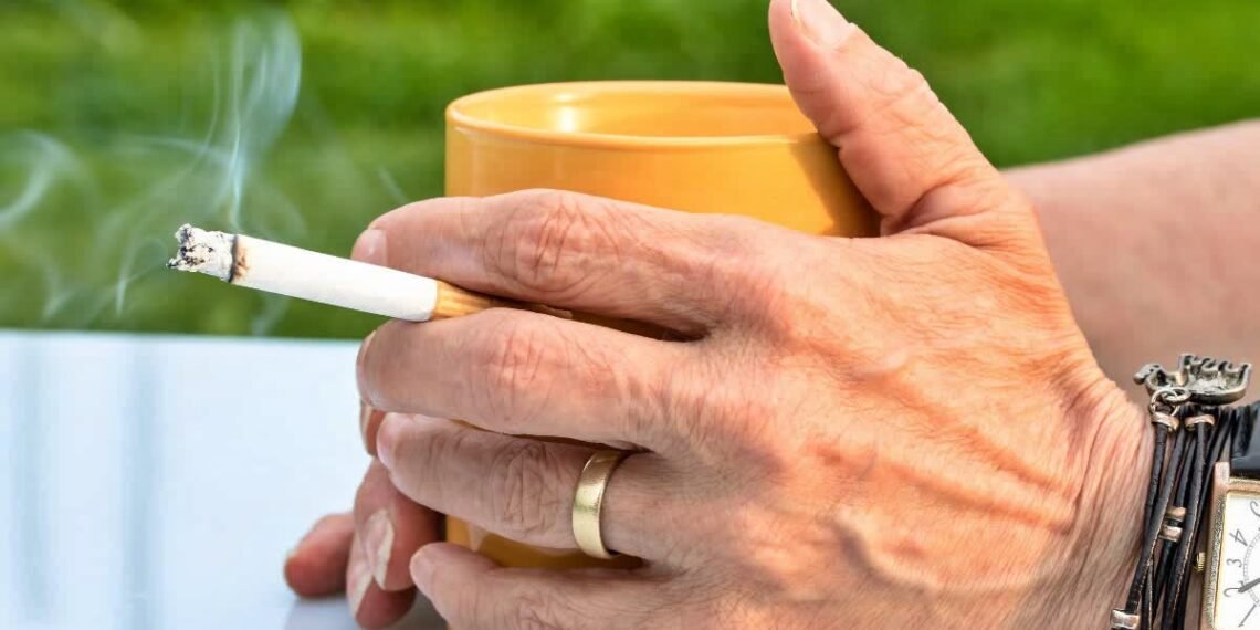 চাহৰ সৈতে চিগাৰেট সেৱন কৰে নেকি? আপুনি গম নোপোৱাকৈ হ’ব পাৰে মাৰাত্মক ৰোগ