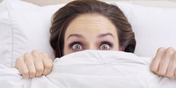 টোপনিত হঠাৎ শৰীৰটো জোকাৰি উঠে নেকি? ভাগৰ বুলি নকৰিব আওকাণ