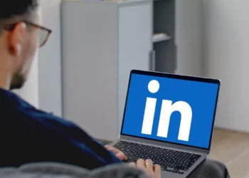 LinkedIn ৰ পৰা তথ্য চুৰি, পোহৰলৈ আহিছে ডাঙৰ তথ্য!
