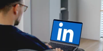 LinkedIn ৰ পৰা তথ্য চুৰি, পোহৰলৈ আহিছে ডাঙৰ তথ্য!