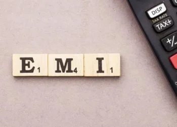 কম EMI ত সামগ্ৰী ক্ৰয় কৰাৰ অভ্যাস, ডাঙৰ বিপদত পৰিব আপুনি!
