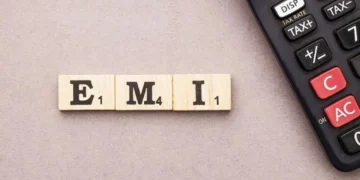 কম EMI ত সামগ্ৰী ক্ৰয় কৰাৰ অভ্যাস, ডাঙৰ বিপদত পৰিব আপুনি!