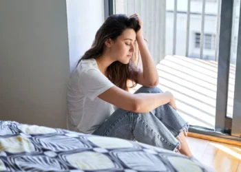 অতিমাত্ৰা চিন্তাই মাতিব পাৰে ডাঙৰ বিপদ! ই কি ৰোগ লক্ষণ জানক বিশেষজ্ঞৰ পৰা…