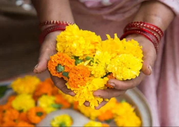 পূজাত ফুল ধুই দিয়াটো উচিত নে অনুচিত? ভুল কৰিলে নহয় ইচ্ছা পূৰণ!