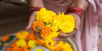 পূজাত ফুল ধুই দিয়াটো উচিত নে অনুচিত? ভুল কৰিলে নহয় ইচ্ছা পূৰণ!