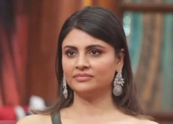 চুম্বনৰ চেষ্টা পৰিচালকৰ, কিন্তু অভিনেত্ৰীয়ে কৰিলে এই কাম!