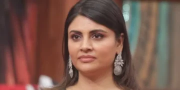 চুম্বনৰ চেষ্টা পৰিচালকৰ, কিন্তু অভিনেত্ৰীয়ে কৰিলে এই কাম!