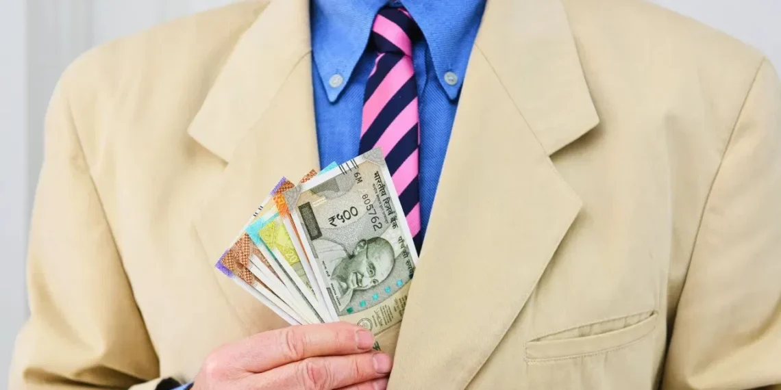 কৰ্মচাৰীসকলৰ বাবে ডাঙৰ খবৰ, ১ মে’ত একাউণ্টত জমা নহয় দৰমহা