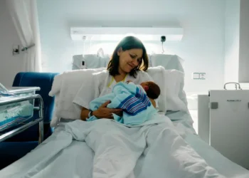 সন্তান প্ৰসৱৰ পিছত মহিলাসকল সাৱধান! হ’ব পাৰে এই ৫ বিধ ৰোগ