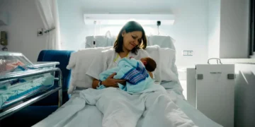 সন্তান প্ৰসৱৰ পিছত মহিলাসকল সাৱধান! হ’ব পাৰে এই ৫ বিধ ৰোগ