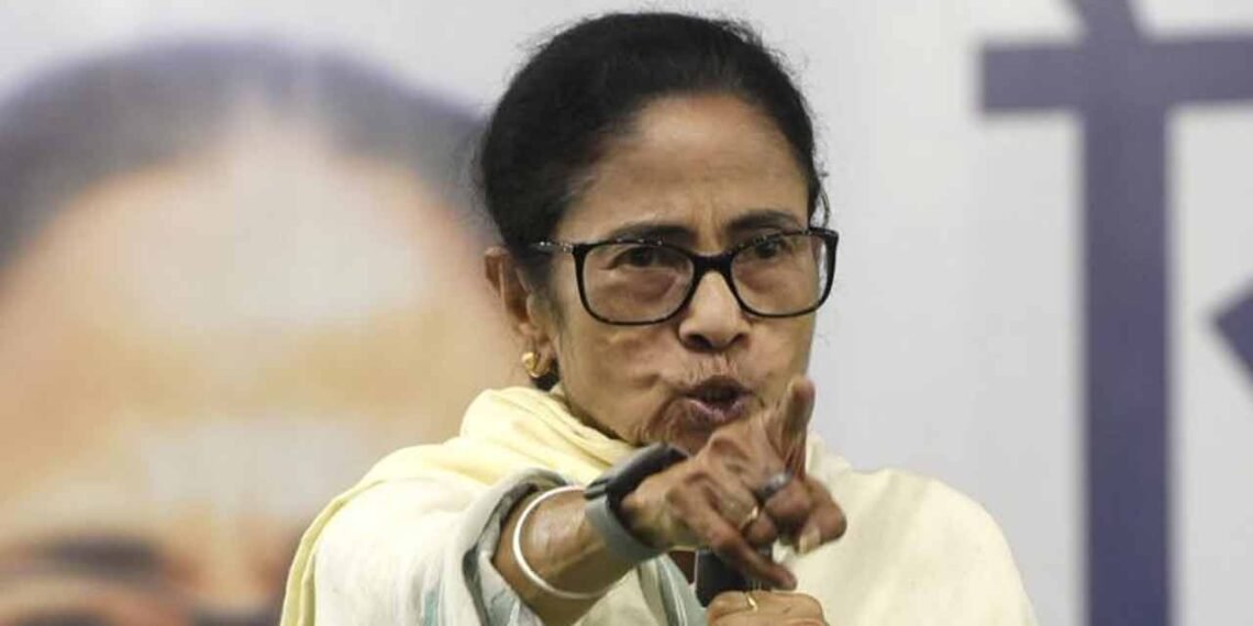 সাংবিধানিক শিষ্টাচাৰ নামানিলে মমতা বেনাৰ্জীয়ে! মমতা বেনাৰ্জীয়ে শেষপৰ্যন্ত পদত্যাগ নকৰিলে কেনেকৈ শপত ল’ব নতুন চৰকাৰে?