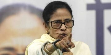 সাংবিধানিক শিষ্টাচাৰ নামানিলে মমতা বেনাৰ্জীয়ে! মমতা বেনাৰ্জীয়ে শেষপৰ্যন্ত পদত্যাগ নকৰিলে কেনেকৈ শপত ল’ব নতুন চৰকাৰে?