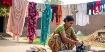 নিশা কাপোৰ ধুই নামাতিব দৰিদ্ৰতা, শেষ হ’ব জীৱন!