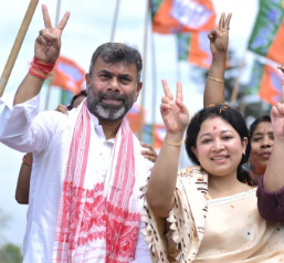 ফেছবুকত ৰাজনীতি কৰি মোৰ লগত যুঁজিব চেষ্টা কৰি লাভ নাই, মৰিয়নী সমষ্টিত ৰূপজ্যোতি কূৰ্মী থকালৈকে বেলেগৰ দমন নচলিব, জয়ৰ পাছত কি মত ৰূপজ্যোতি কূৰ্মীৰ?