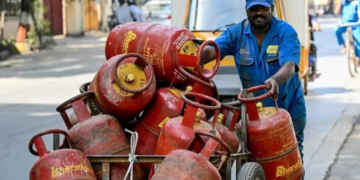 দৈনিক ৪লাখ বেৰেল LPGৰ ঘাটি, দেশত LPG সংকটৰ ৰিপৰ্টক লৈ চাঞ্চল্য, কিমানদিনৰ বাবে মজুত আছে LPG?