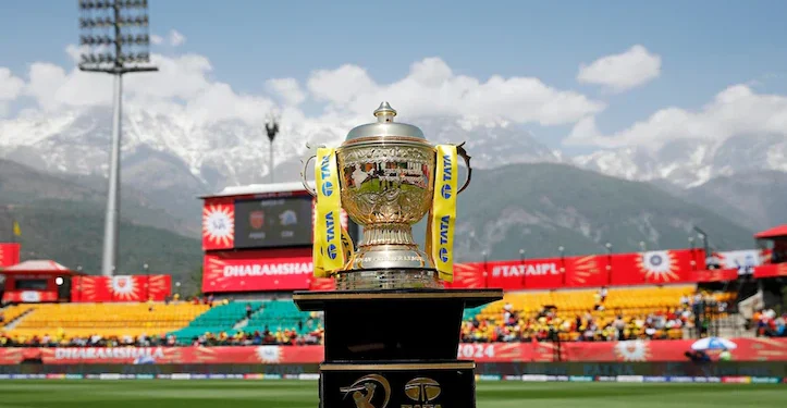 IPL ত নোৱাৰে প্ৰেয়সী ৰাখিব! BCCI এ বান্ধি দিলে নতুন নিয়ম
