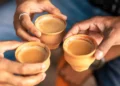 গাখীৰ চাহ প্ৰিয় নেকি? এদিনত কিমান কাপ খোৱা উচিত জানক