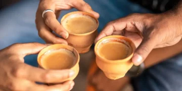গাখীৰ চাহ প্ৰিয় নেকি? এদিনত কিমান কাপ খোৱা উচিত জানক