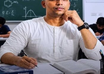 আশ্ৰমলৈ মাতি ধৰ্মৰ পথ দেখুৱাই, তাৰপিছতেই গাখীৰত বিশেষ দ্ৰব্য মিহলাই অচেতন কৰে যুৱতীক, যুৱতীৰ সৈতে বাৰে বাৰে কৰে এই ঘৃণনীয় কাম, অৱশেষত গ্ৰেপ্তাৰ হোৱা IIT বাবাৰ সবিশেষ কাণ্ড জানি থওক