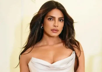 ‘ৰন্ধা-বঢ়া বা ঘৰ চাফা কৰাটো নাৰীৰ কাম নহয়’, প্ৰিয়ংকা চোপ্ৰাৰ মন্তব্যই লগাইছে তোলপাৰ!