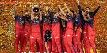 ট্ৰফিৰ ওপৰিও IPLত ধনৰ বৃষ্টি, কিমান টকা পালে RCBয়ে? কাৰ হাতত কি কি পুৰস্কাৰ?