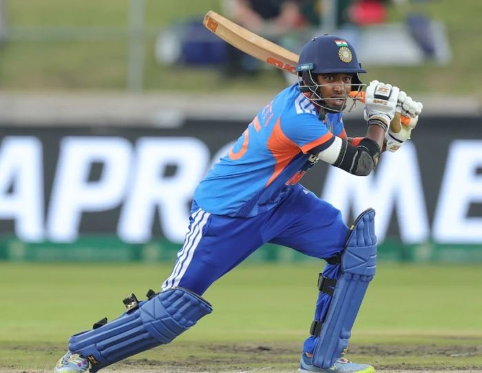 কিট ধাৰলৈ লোৱাৰ পৰা টি-২০ বিশ্বকাপলৈ ফুলমালীৰ কণ্টকময় যাত্ৰা