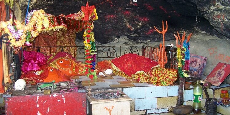 এটি ৰহস্যময় গুহা, য’ত সোমাই আজিলৈ উভতি নাহিল বিয়াৰ যাত্ৰী
