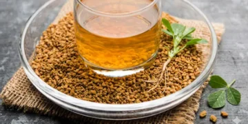 ৰাতিপুৱা নহয়, নিশা খাওক মেথিৰ গুটিৰ পানী, দেখিব আচৰিত প্ৰভাৱ!