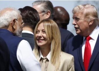 মেলোনিয়ে মোৰ সৈতে ফটো উঠিবলৈ ব্যাকুল হৈ আছিলঃ ট্ৰাম্প