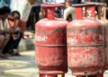 এফালে মূল্যবৃদ্ধি, আনফালে চৰকাৰে ক’লে ভাৰতত LPG ৰ মূল্য বিশ্বৰ ভিতৰতে সৰ্বনিম্ন