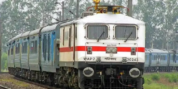 ১ জুলাইৰ পৰা সলনি হ’ব ৰে’লৱেৰ নিয়ম, নাজানিলে পৰিব বিপদত!
