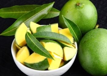 কেঁচা আমৰ লোভনীয় জুতি, কিন্তু খাই বিপদত পৰিব পাৰে আপুনি!