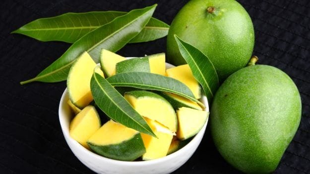 কেঁচা আমৰ লোভনীয় জুতি, কিন্তু খাই বিপদত পৰিব পাৰে আপুনি!