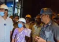 বিশাখাপট্টনমত ভয়ংকৰ দুৰ্ঘটনা, মৰণকাতৰ চিঞৰেও বচাব নোৱাৰিলে শ্ৰমিকৰ প্ৰাণ