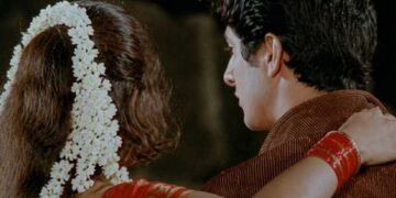 “তুমি বডিছুট খুলিব লাগিব!” ঋষিৰ সৈতে বাথৰুমট কি ঘটিছিল অভিনেত্ৰীৰ?