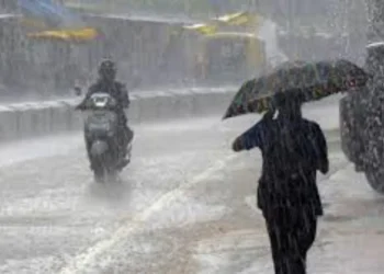 গুৱাহাটীত প্ৰৱল বৰষুণ, বাহিৰলৈ ওলোৱাৰ পূৰ্বে ১০০ বাৰ ভাবক!