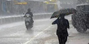 গুৱাহাটীত প্ৰৱল বৰষুণ, বাহিৰলৈ ওলোৱাৰ পূৰ্বে ১০০ বাৰ ভাবক!