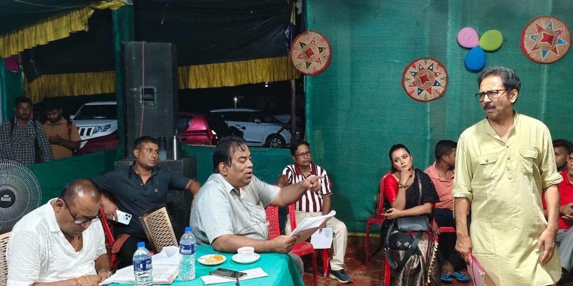 বিষাদৰ চকুলো নিগৰাই দৰ্শকক মনোৰঞ্জন দিবলৈ সাজু তপন দাস! আৰম্ভ কৰিলে থিয়েটাৰৰ আখৰা