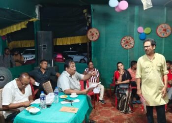 বিষাদৰ চকুলো নিগৰাই দৰ্শকক মনোৰঞ্জন দিবলৈ সাজু তপন দাস! আৰম্ভ কৰিলে থিয়েটাৰৰ আখৰা