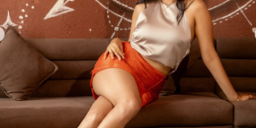 ‘এতিয়া আৰু মই বিচনাত কাকোৱেই নিবিচাৰো, পুৰুষয়েই হওক বা মহিলা!’